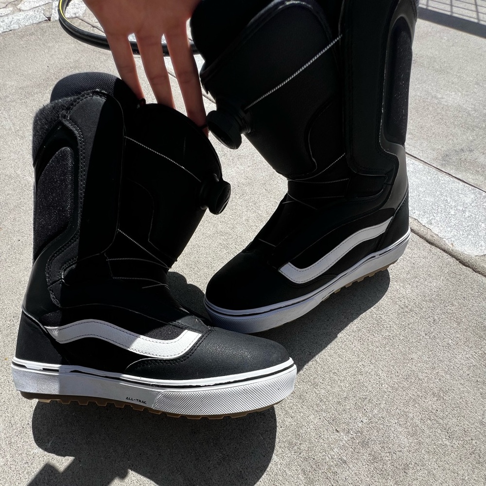 Men’s vans aura, OG snowboard boots size 10 1/2